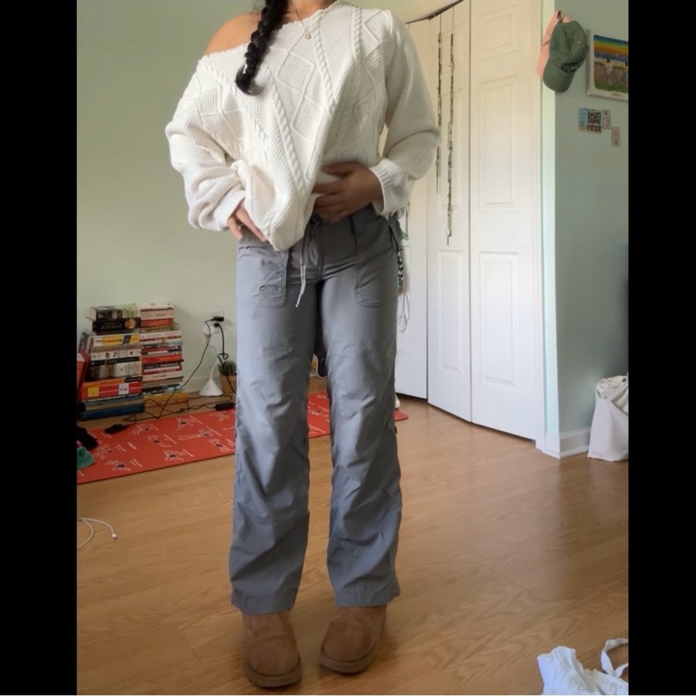 The North Face Women’s Gray Lightweight Cargo Pants, Size 6 Short